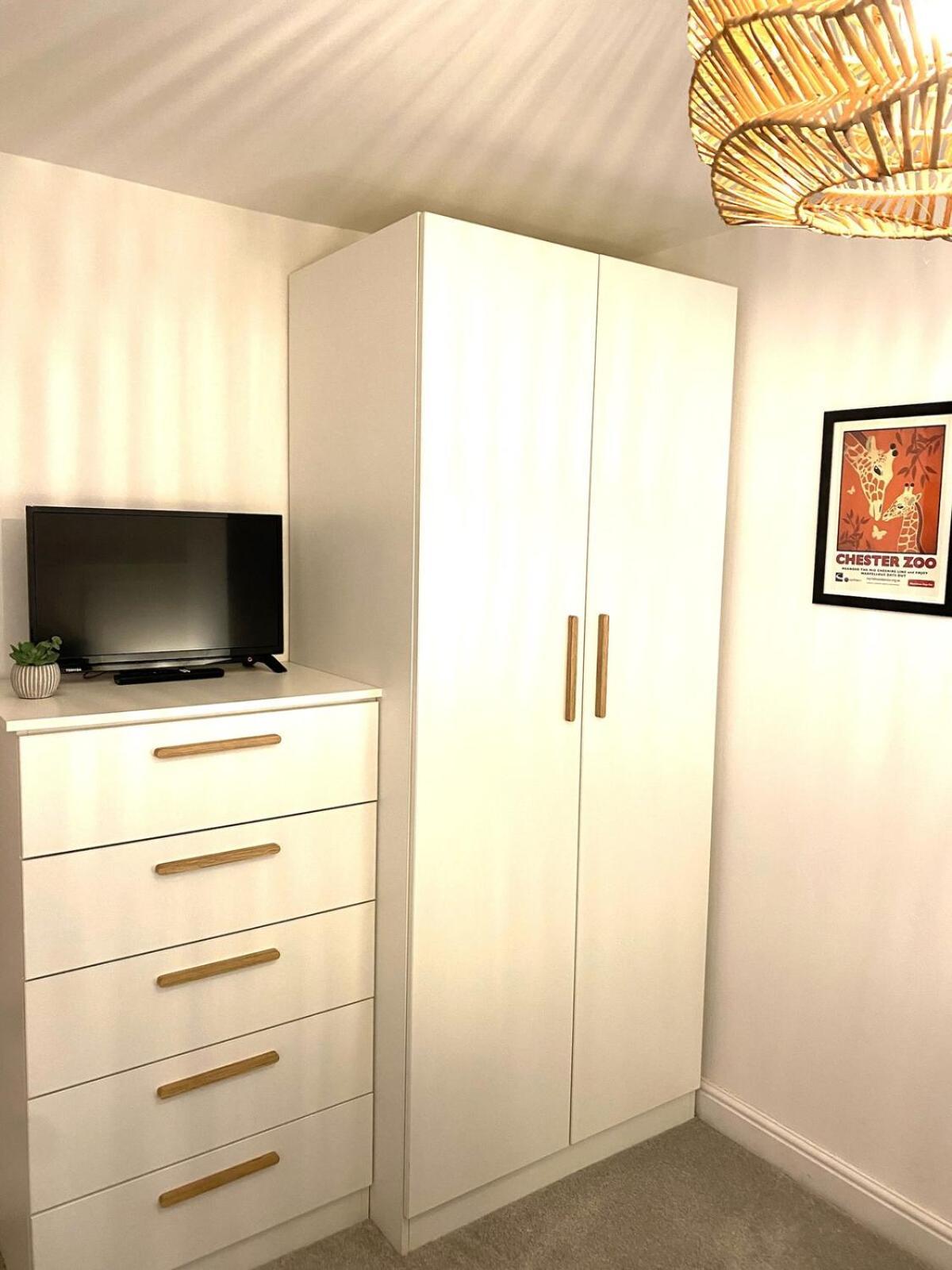 Boutique Chapel Apartment Within City Walls Chester Buitenkant foto